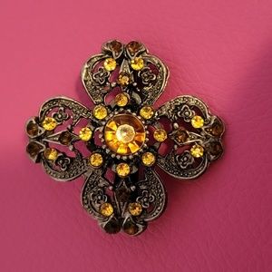 Vintage brass coloured brooch